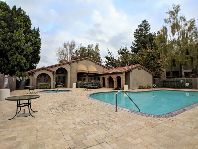 Building Photo - 2250 Monroe St