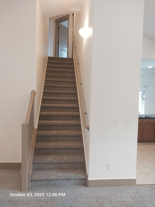 Building Photo - 1116 SE Millright Ave