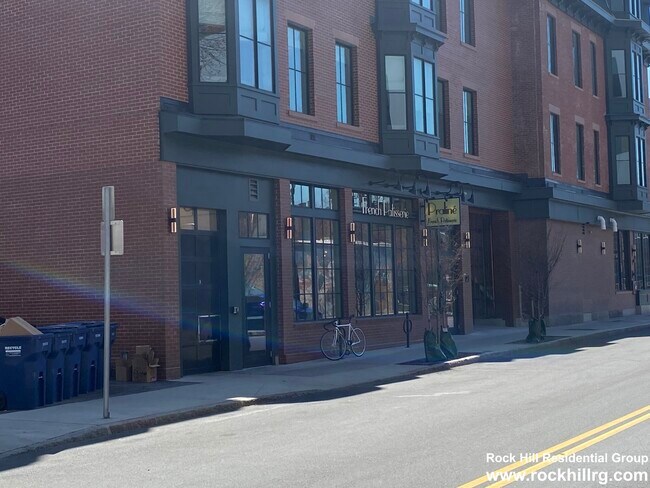 Building Photo - 22 Columbia St