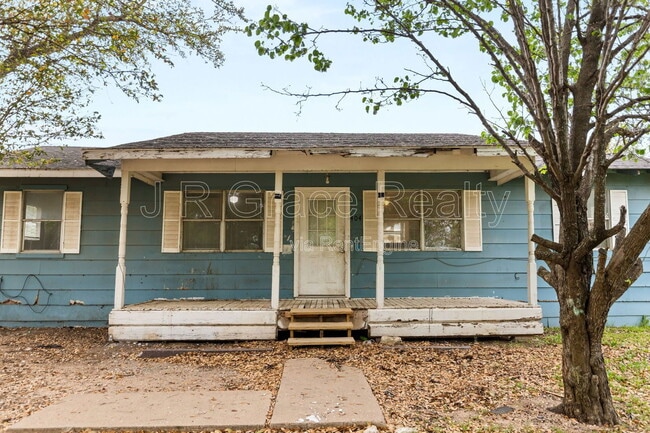 Building Photo - 4404 Pecan Ln