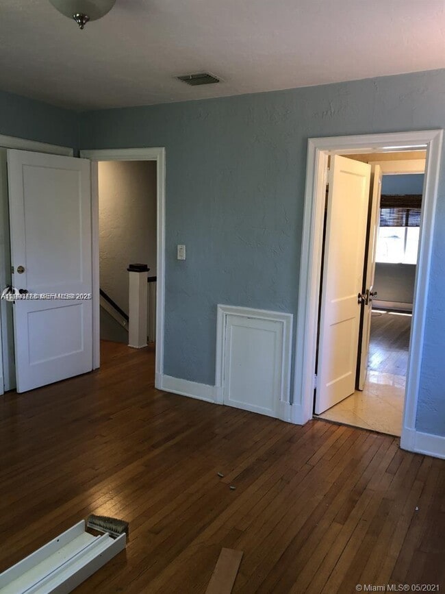 Building Photo - 329 W 28th St