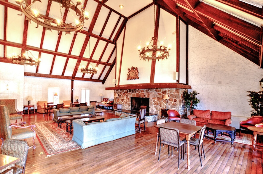 Club house - 6851 Roswell Rd