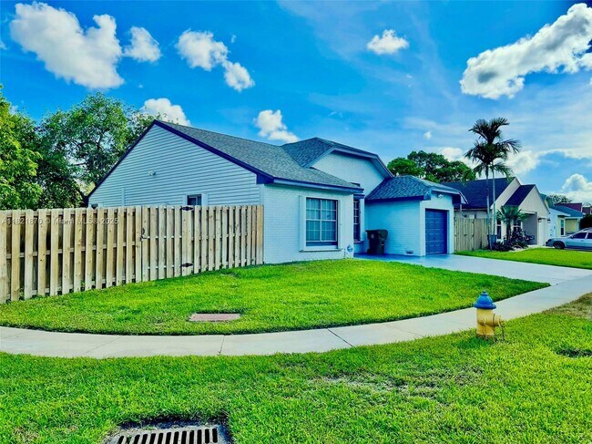 Primary Photo - 8600 SW 15th St