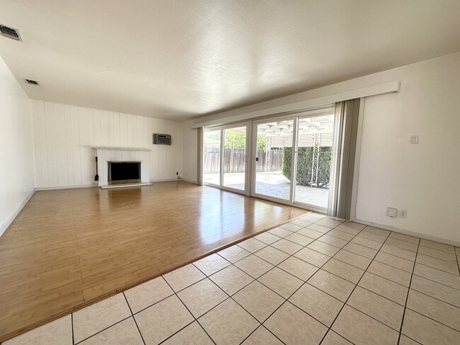 Building Photo - 3 bedroom 1 bathroom home located in Sacra...