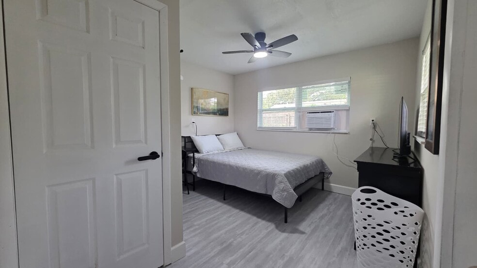 Building Photo - 3624 Westwood Rd