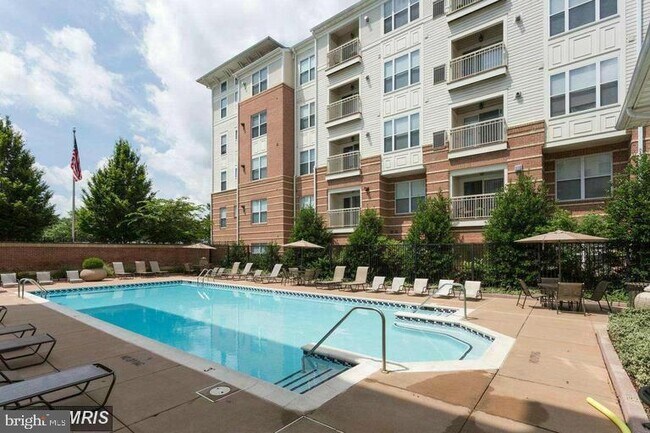Building Photo - 2765 Centerboro Dr
