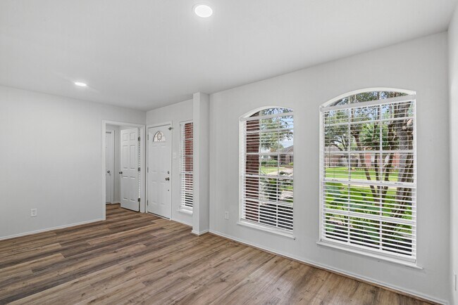 Building Photo - 6727 Shelby Oaks Dr