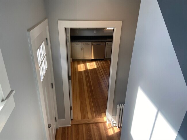 Building Photo - 16 Taft St