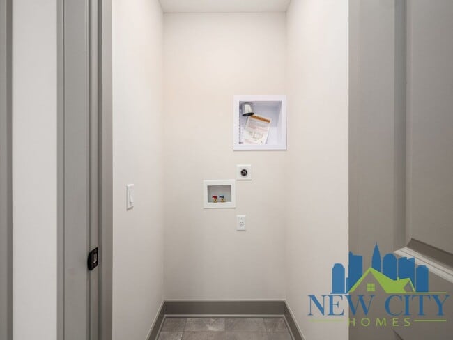 Building Photo - Recently Built 2 Bedroom 2 1/2 Bathroom Single Family Home in South Columbus!