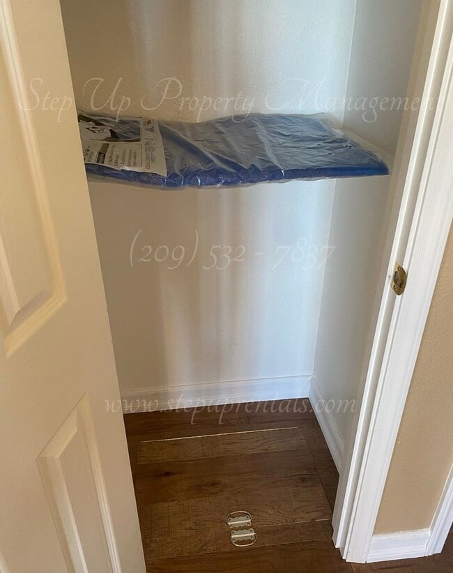 Building Photo - Elegant Mountain-View Home with Solar, Well Water & Septic – Utility Savings Included!