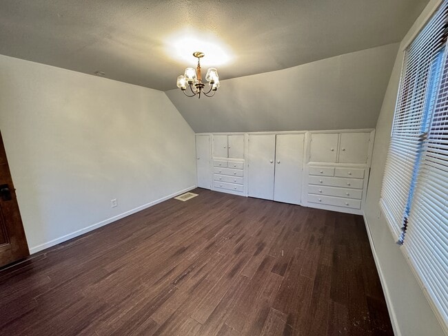 Building Photo - 365 E Schiller St