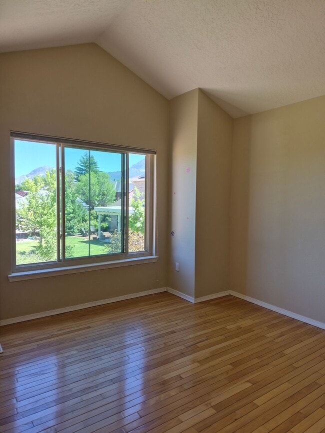 Building Photo - FIVE BEDROOMS GEM-NORTH EAST HEIGHTS