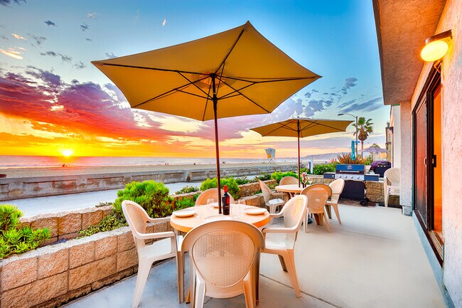 Building Photo - 3579 Ocean Front Walk