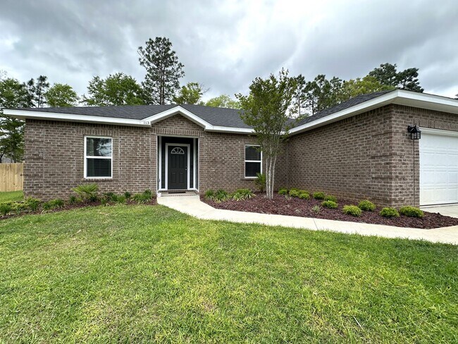 Building Photo - Beautiful north Crestview 4/Bed/2Bath Home