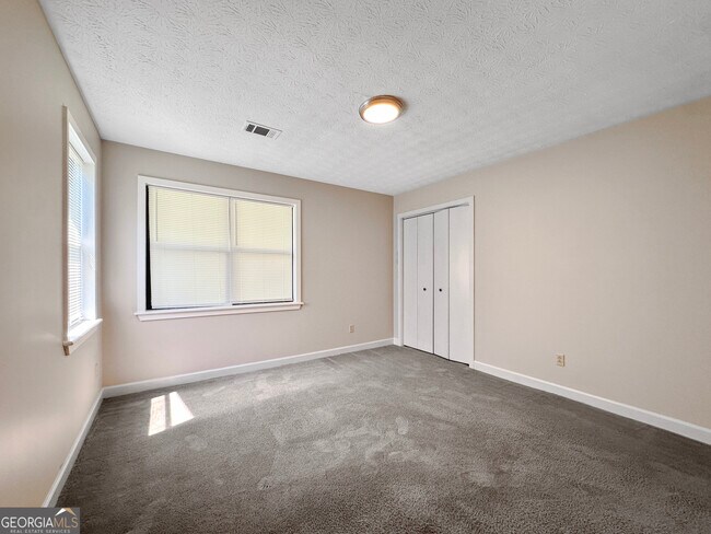 Building Photo - 1616 Golf Link Dr