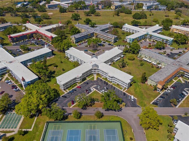 Building Photo - 2428 Columbia Dr