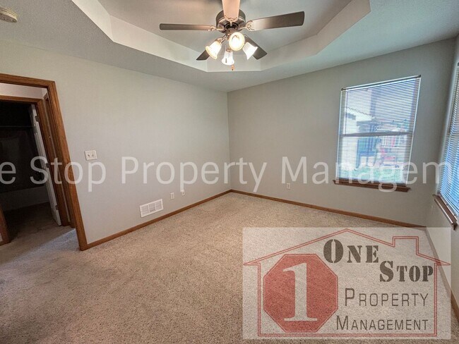Building Photo - 1105 NW Willow Dr