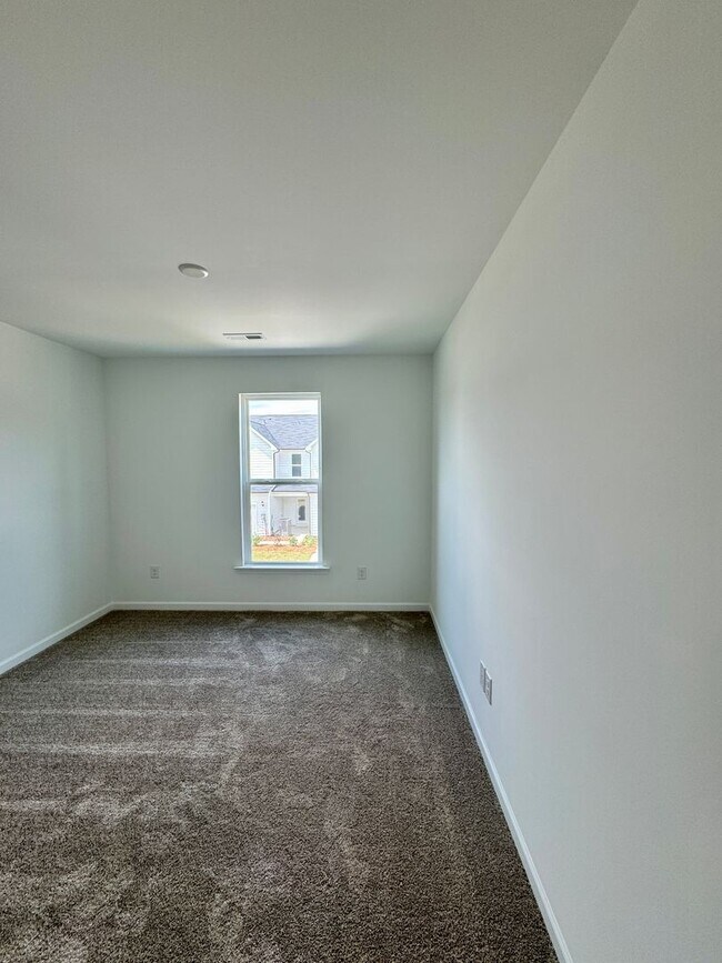 Building Photo - Brand New Townhome in Pringle Town