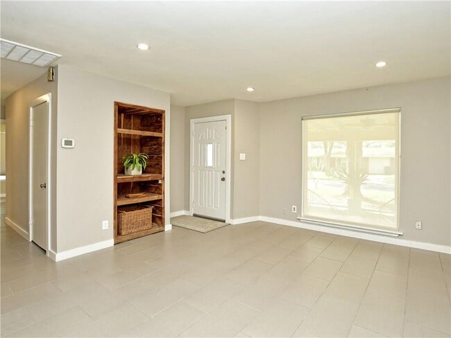 Building Photo - 1406 Green Forest Dr