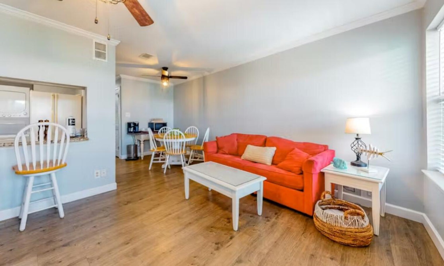 Building Photo - 952 W Beach Blvd