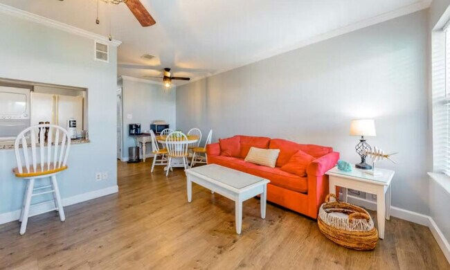 Building Photo - 952 W Beach Blvd