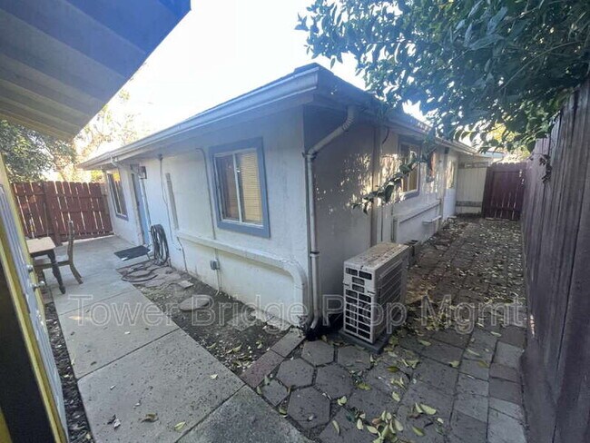 Building Photo - 474 Harding Ave