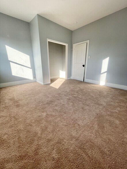 Building Photo - 33 Linden Ave