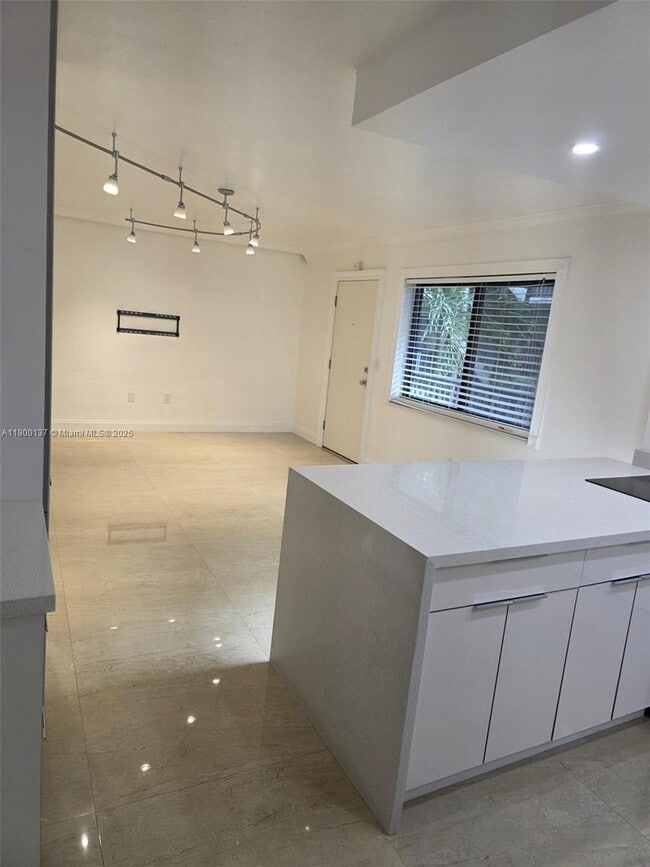 Building Photo - 3240 Mary St