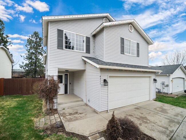 Building Photo - Bright & Comfortable 3 Bedroom Home (Furnished)