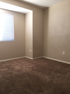 Building Photo - Remodeled 3 bed/2 bath home close to shopping