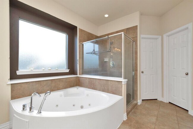 Building Photo - 26511 Cresent Cove Ln