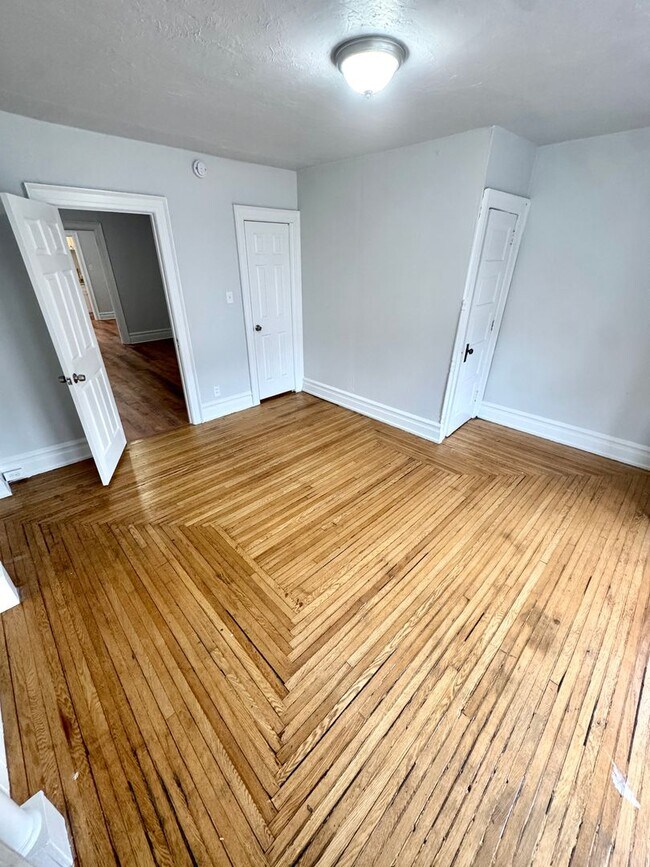 Building Photo - 1620-1/2 W Chew St