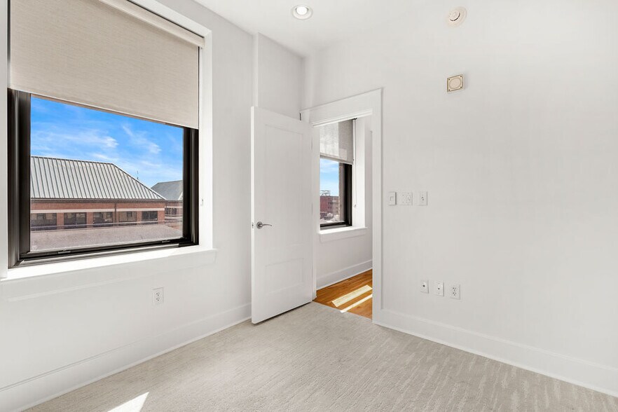 Building Photo - 531 S Gay St