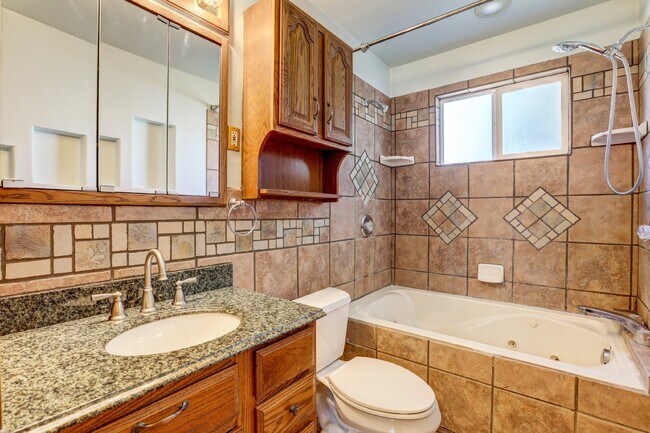 Building Photo - $3,200.00 - 3 Bedrooms, 2 Bathrooms, Singl...