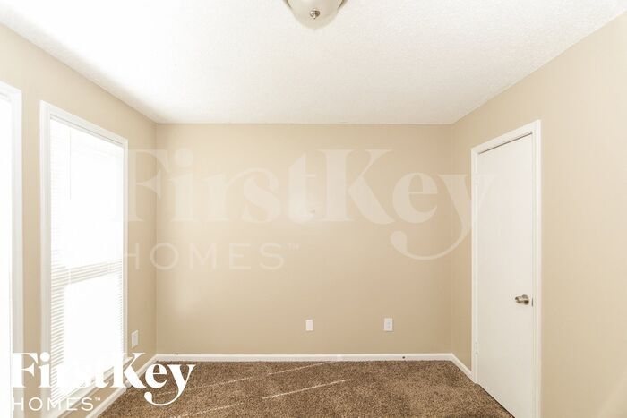 Building Photo - 6390 Star Valley Dr