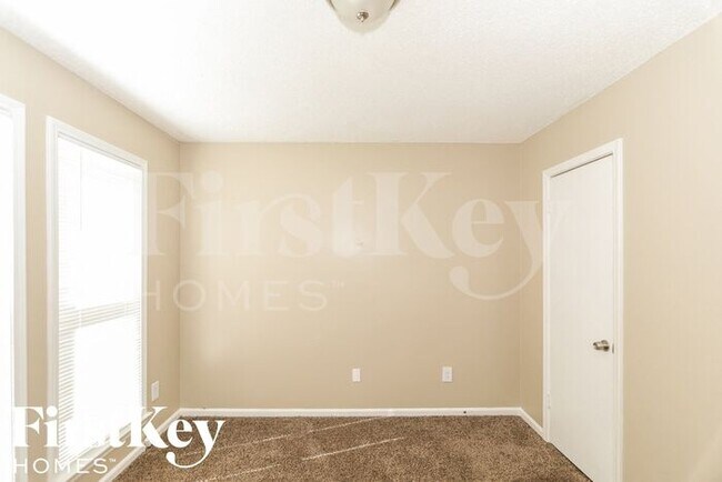 Building Photo - 6390 Star Valley Dr