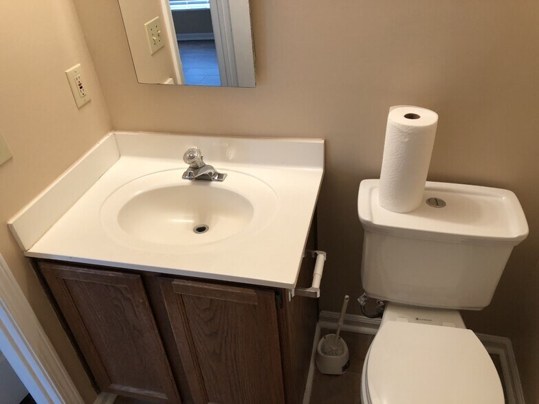 second bath - 4283 Parkview Ct
