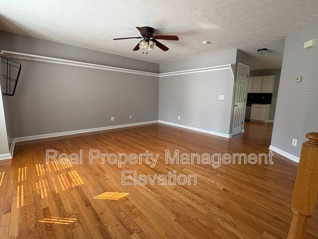 Building Photo - 2027 Harvest Dr