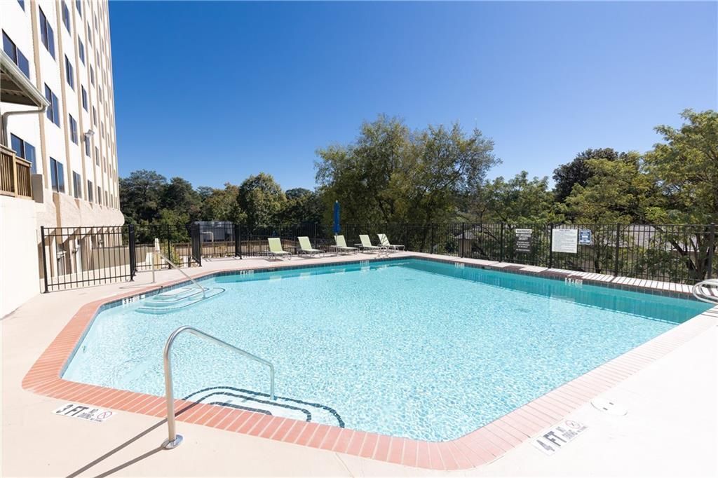 Building Photo - 2479 Peachtree Rd