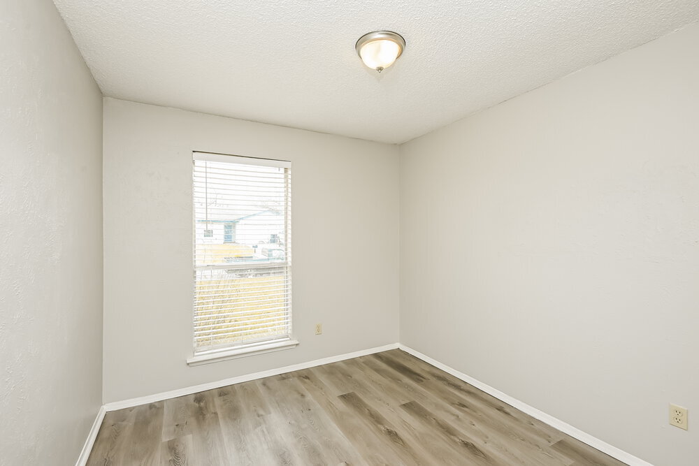 Building Photo - 716 Admiralty Way