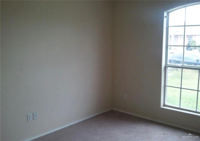 Building Photo - 9 W Sherryl Ave