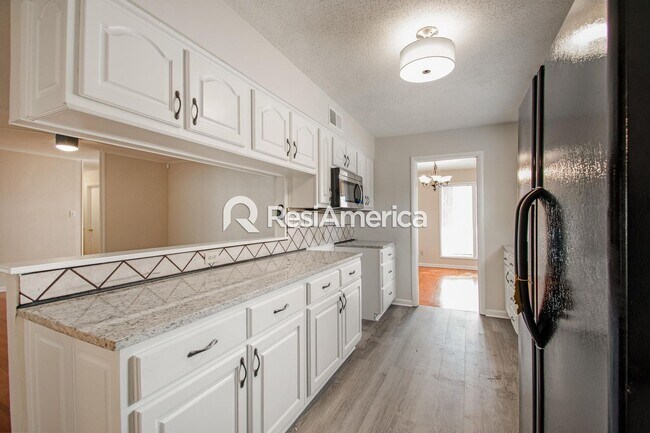 Building Photo - Newly Renovated 3BR/2B home in Bartlett
