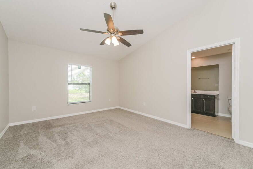 Building Photo - 246 Hyacinth Ct