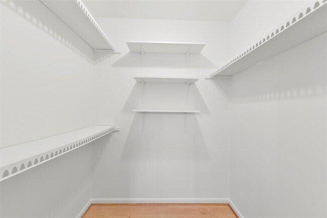 Building Photo - 15823 Fox Springs Dr