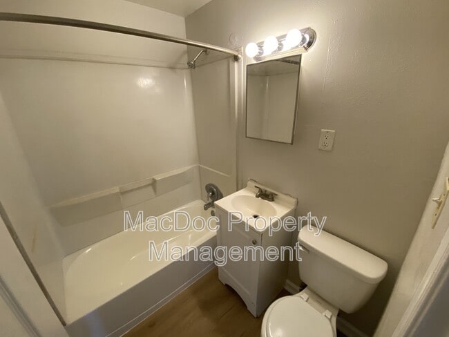 Building Photo - 211 Duke St