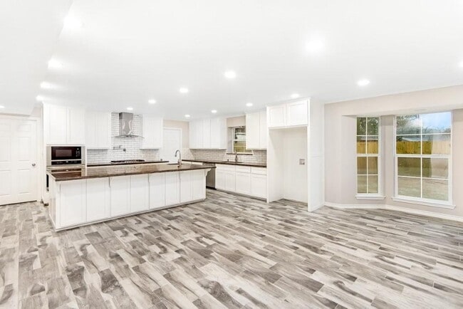 Building Photo - 7575 Coburn Dr