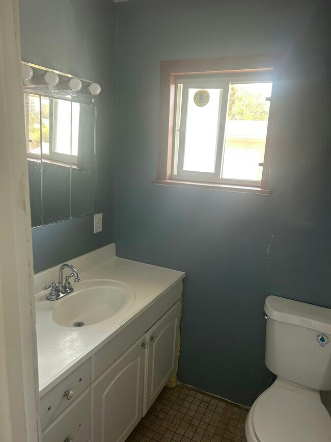 Building Photo - 458 Grand Ave