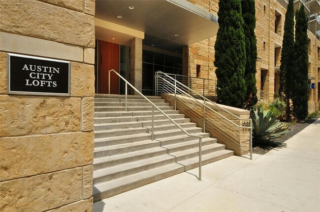 Building Photo - 800 W 5th St