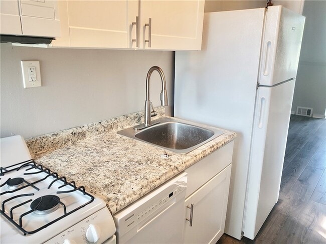 Building Photo - 1234 Itin St