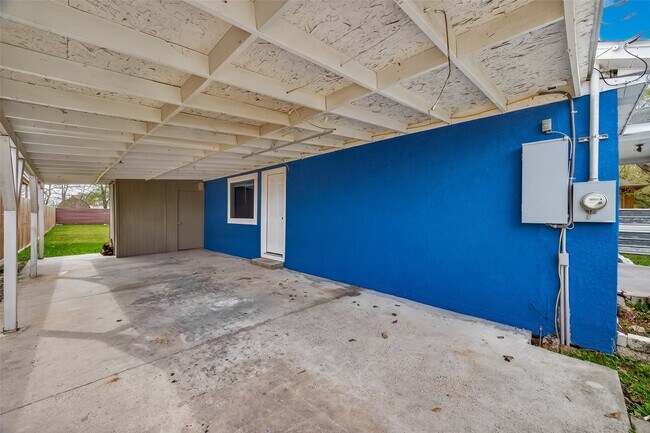 Building Photo - 12906 Gladden Dr